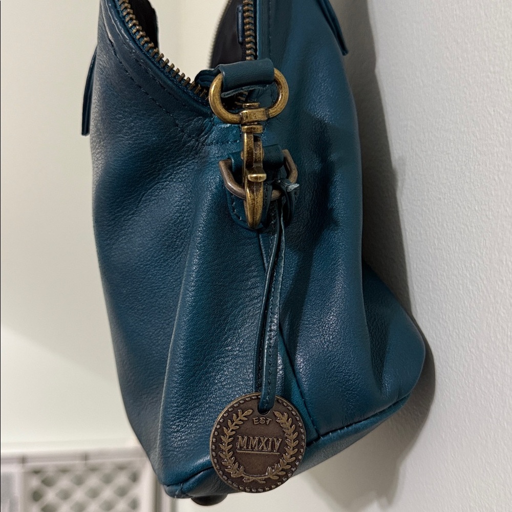 Elegant Blue Leather Handbag - Picture 3 of 7